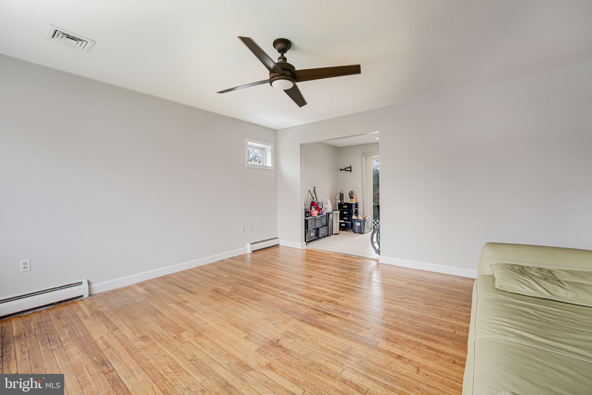 14127 Grayson Road Woodbridge, VA 22191 - Photo 3 of 21