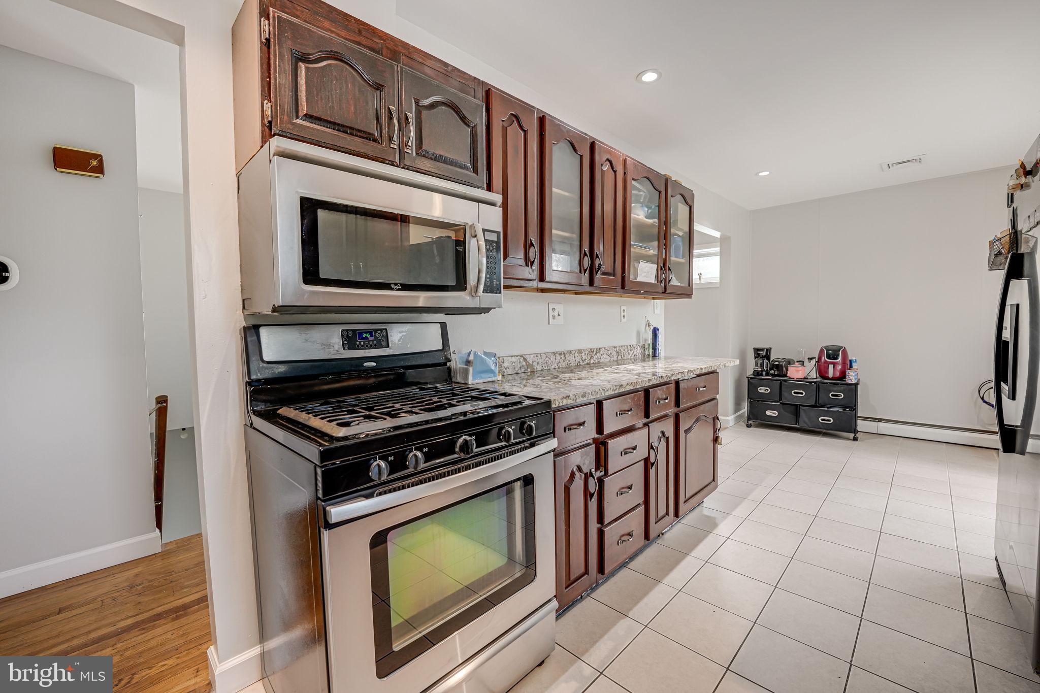 14127 Grayson Road Woodbridge, VA 22191 - Photo 6 of 21
