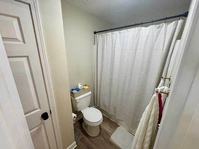 $2,100 | 310 Wildwood Street, Mary Esther, FL 32569