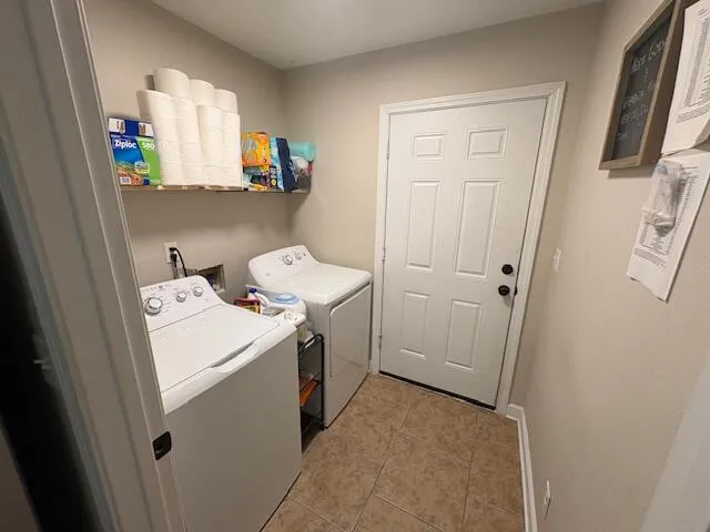 $2,100 | 310 Wildwood Street, Mary Esther, FL 32569