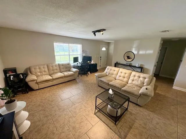 $2,100 | 310 Wildwood Street, Mary Esther, FL 32569