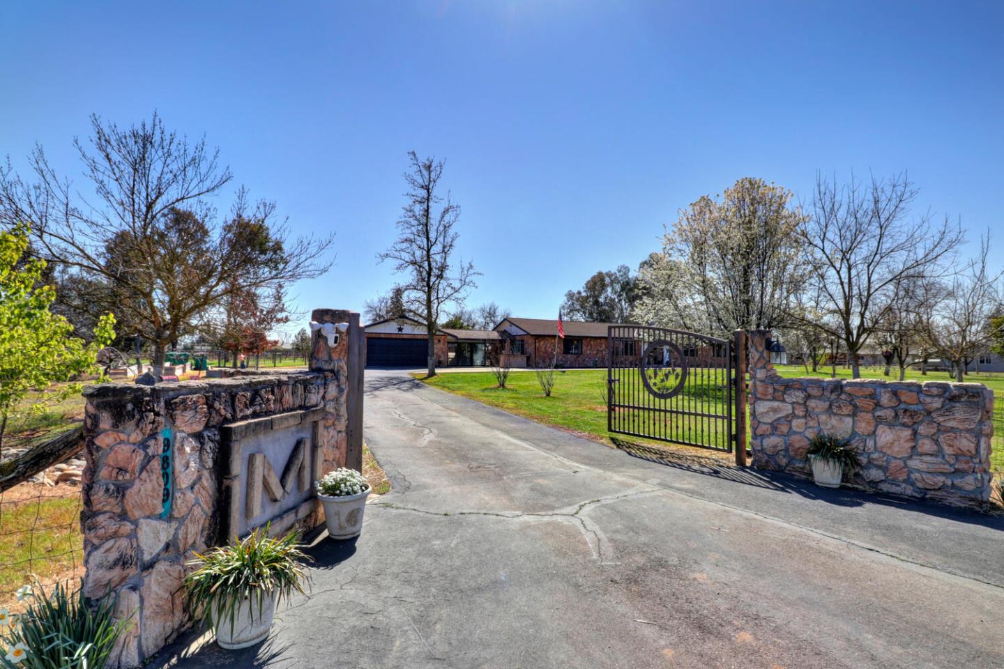 9809 Alta Mesa Road Wilton, CA 95693 - Photo 63 of 86 a view of a park with iron fence