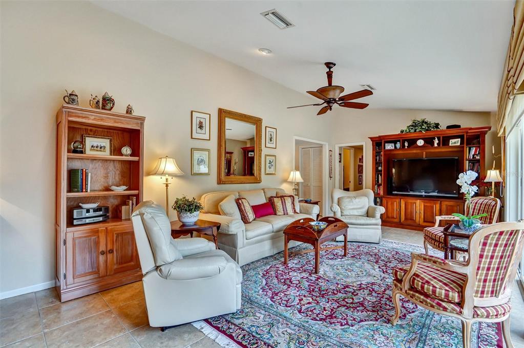 11816 Lipsey Road Tampa, FL 33618 - Photo 14 of 50