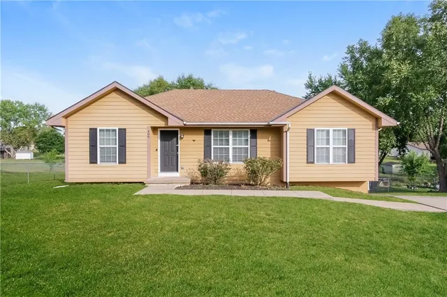 $2,170 | 406 Brookside Circle, Kearney, MO 64060