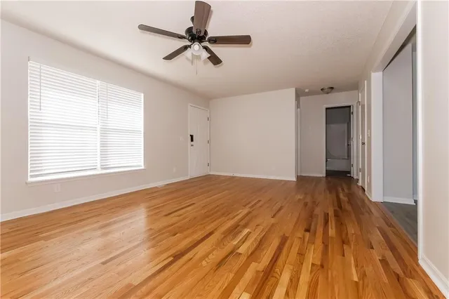 $2,170 | 406 Brookside Circle, Kearney, MO 64060