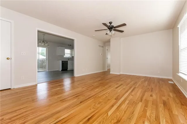 $2,170 | 406 Brookside Circle, Kearney, MO 64060