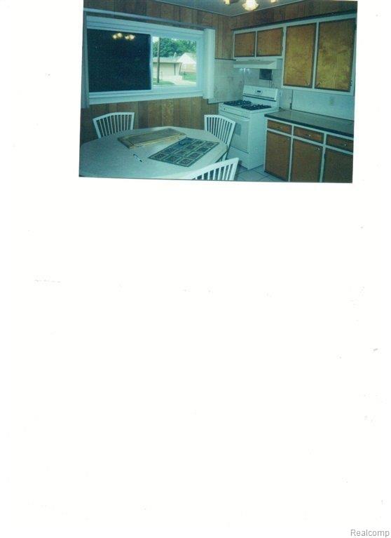 27213 Andover Street Inkster, MI 48141 - Photo 2 of 5 Andover kitchen 001.jpg