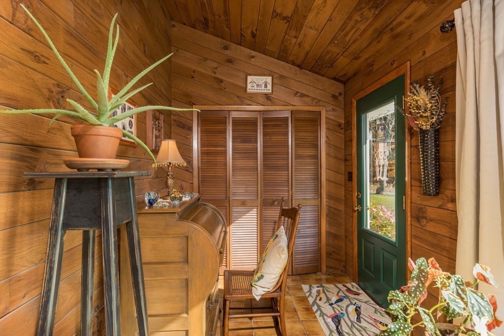 280 Stone Street Gardner, MA 01440 - Photo 8 of 28