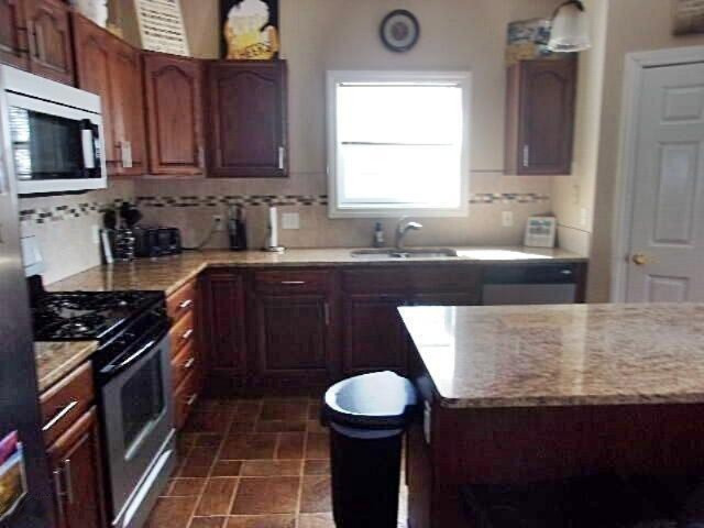 825 Cherry Road Manistee, MI 49660 - Photo 6 of 56 6