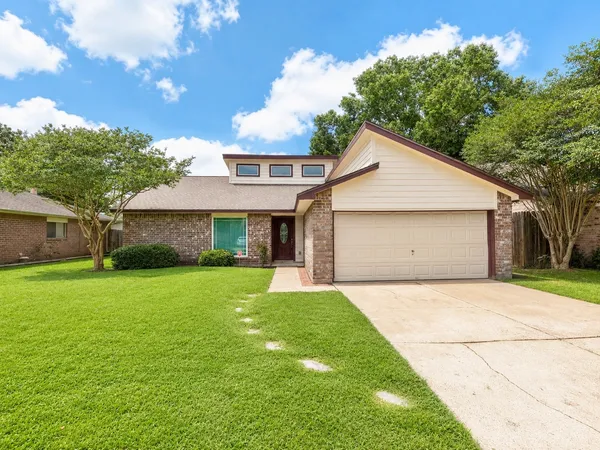 $1,900 | 2506 Radcliffe Drive, Sugar Land, TX 77498