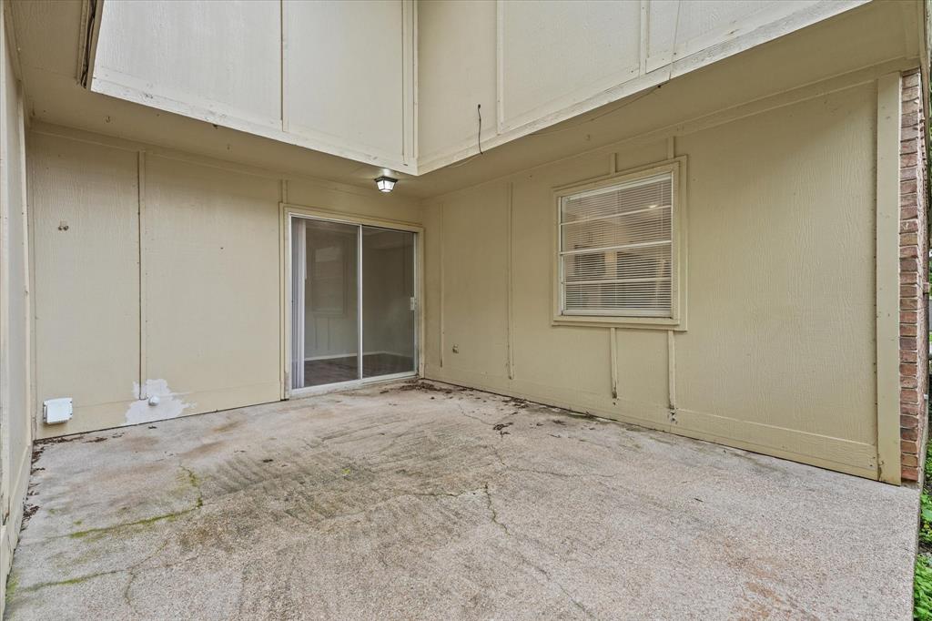 4005 Ridgebrook Drive Arlington, TX 76015 - Photo 11 of 18 Courtyard that features a grassy area