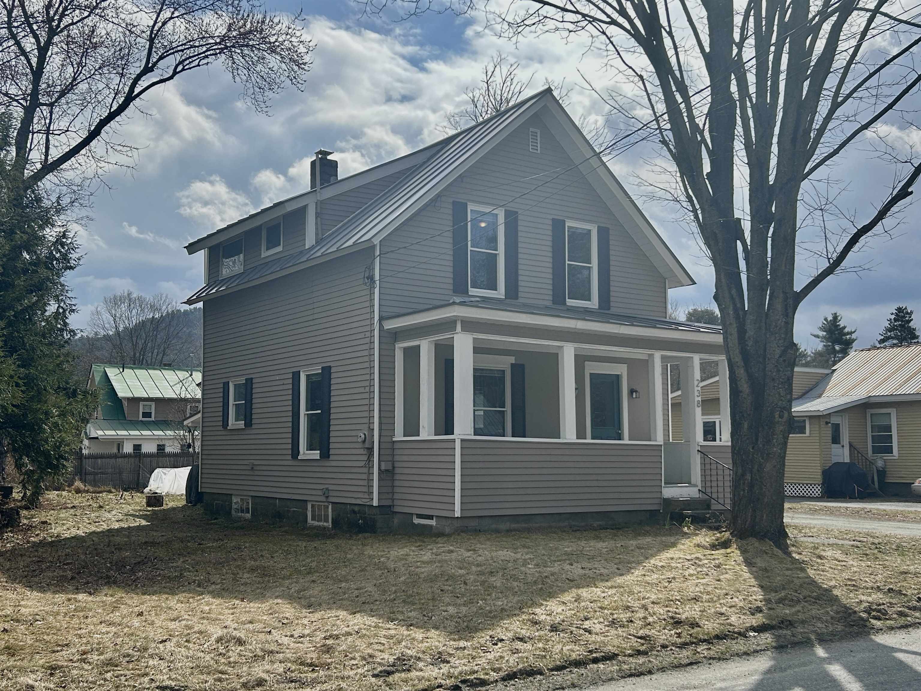 238 South Street Hartford, VT 05088 - Photo 2 of 28