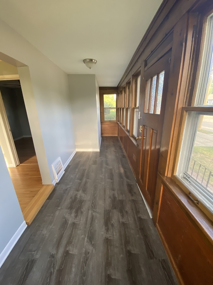 508 River Bluff Road Elgin, IL 60120 - Photo 3 of 17