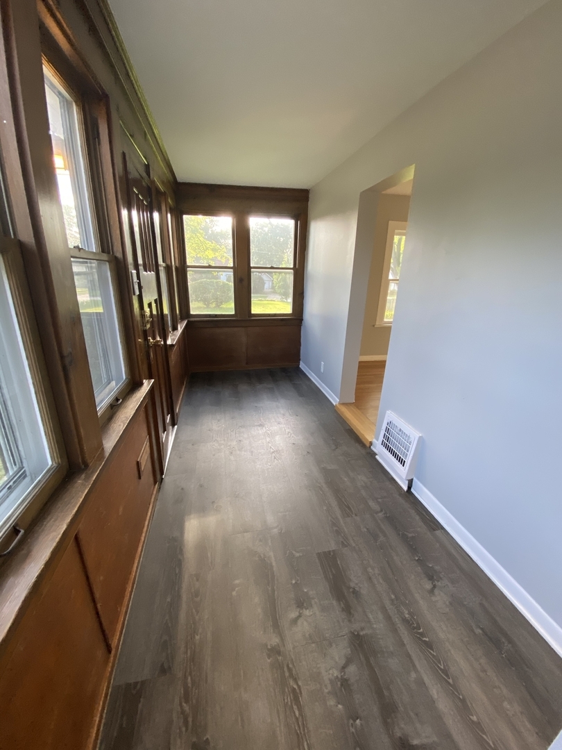 508 River Bluff Road Elgin, IL 60120 - Photo 4 of 17