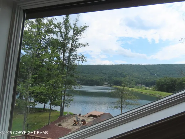 $899,000 | 336 Lake Valley Drive, Hazleton, PA 18202