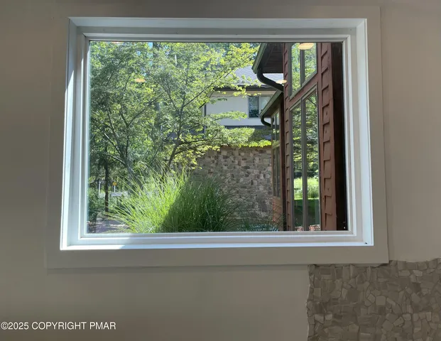 $899,000 | 336 Lake Valley Drive, Hazleton, PA 18202