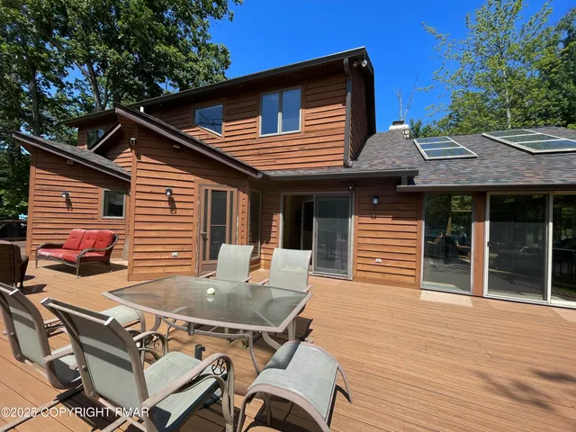 $899,000 | 336 Lake Valley Drive, Hazleton, PA 18202