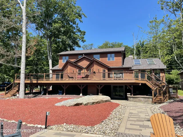 $899,000 | 336 Lake Valley Drive, Hazleton, PA 18202