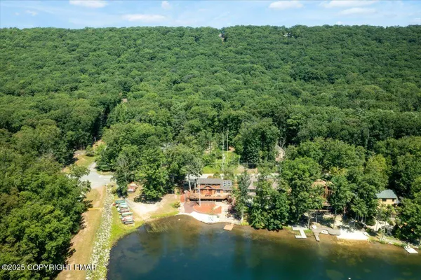 a picture of water view