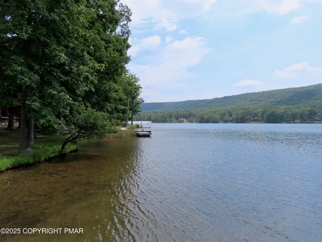 $899,000 | 336 Lake Valley Drive, Hazleton, PA 18202