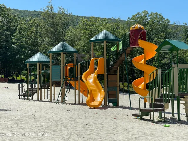 $899,000 | 336 Lake Valley Drive, Hazleton, PA 18202