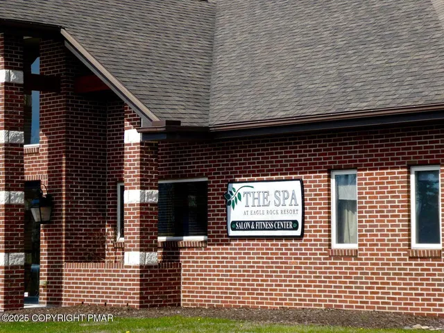 $899,000 | 336 Lake Valley Drive, Hazleton, PA 18202