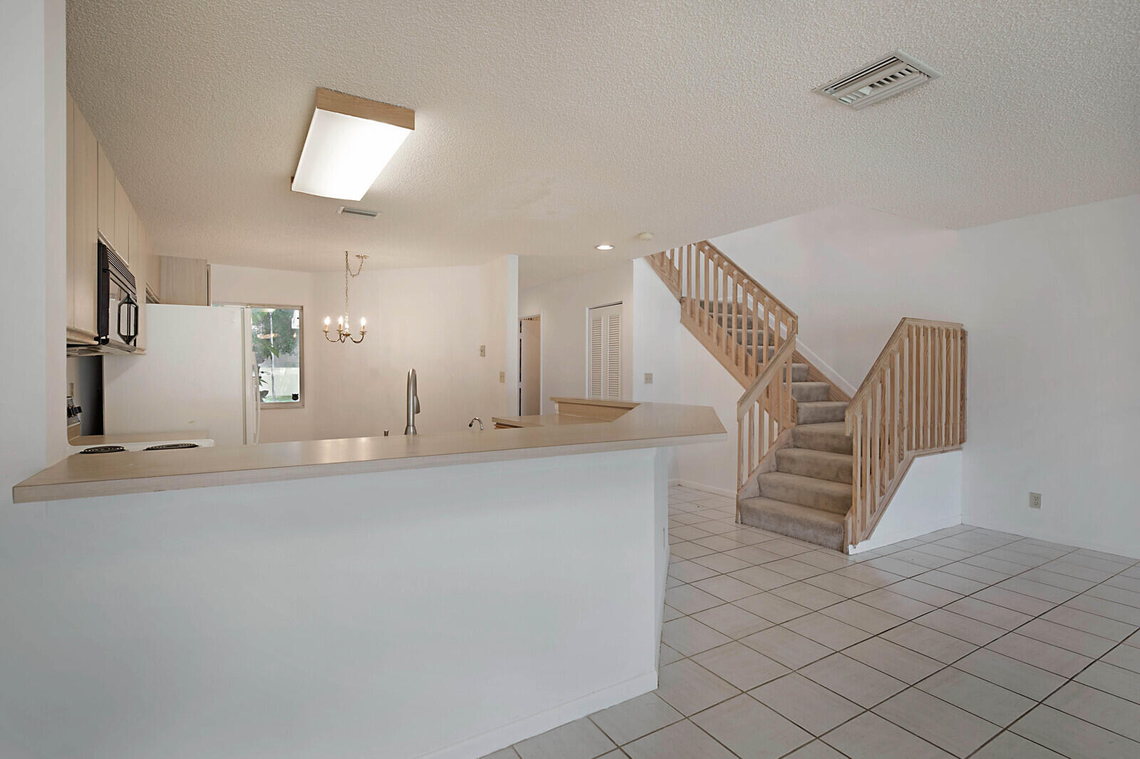 6069 Old Court Road, Unit 102 Boca Raton, FL 33433 - Photo 11 of 38 Breakfast Bar