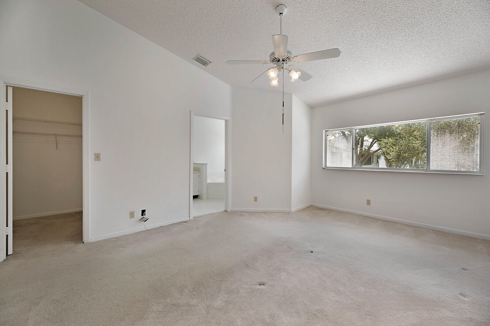 6069 Old Court Road, Unit 102 Boca Raton, FL 33433 - Photo 21 of 38 Primary Bedroom