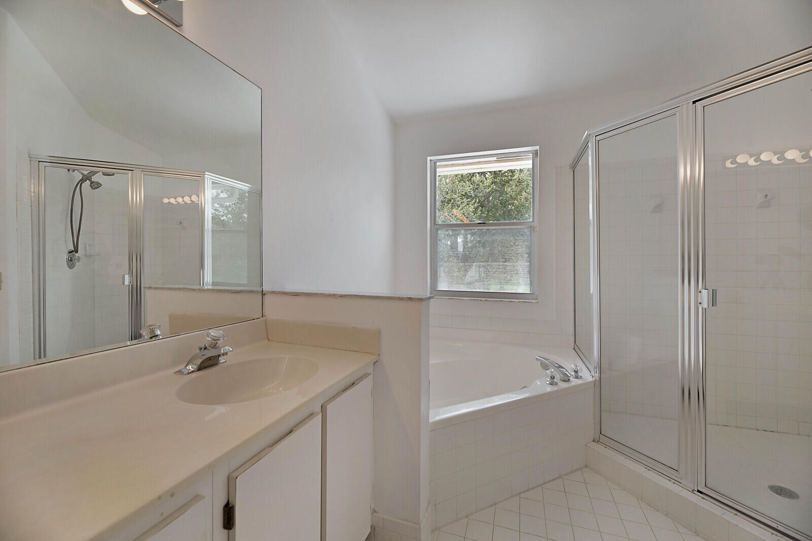6069 Old Court Road, Unit 102 Boca Raton, FL 33433 - Photo 24 of 38 Primary Bathroom