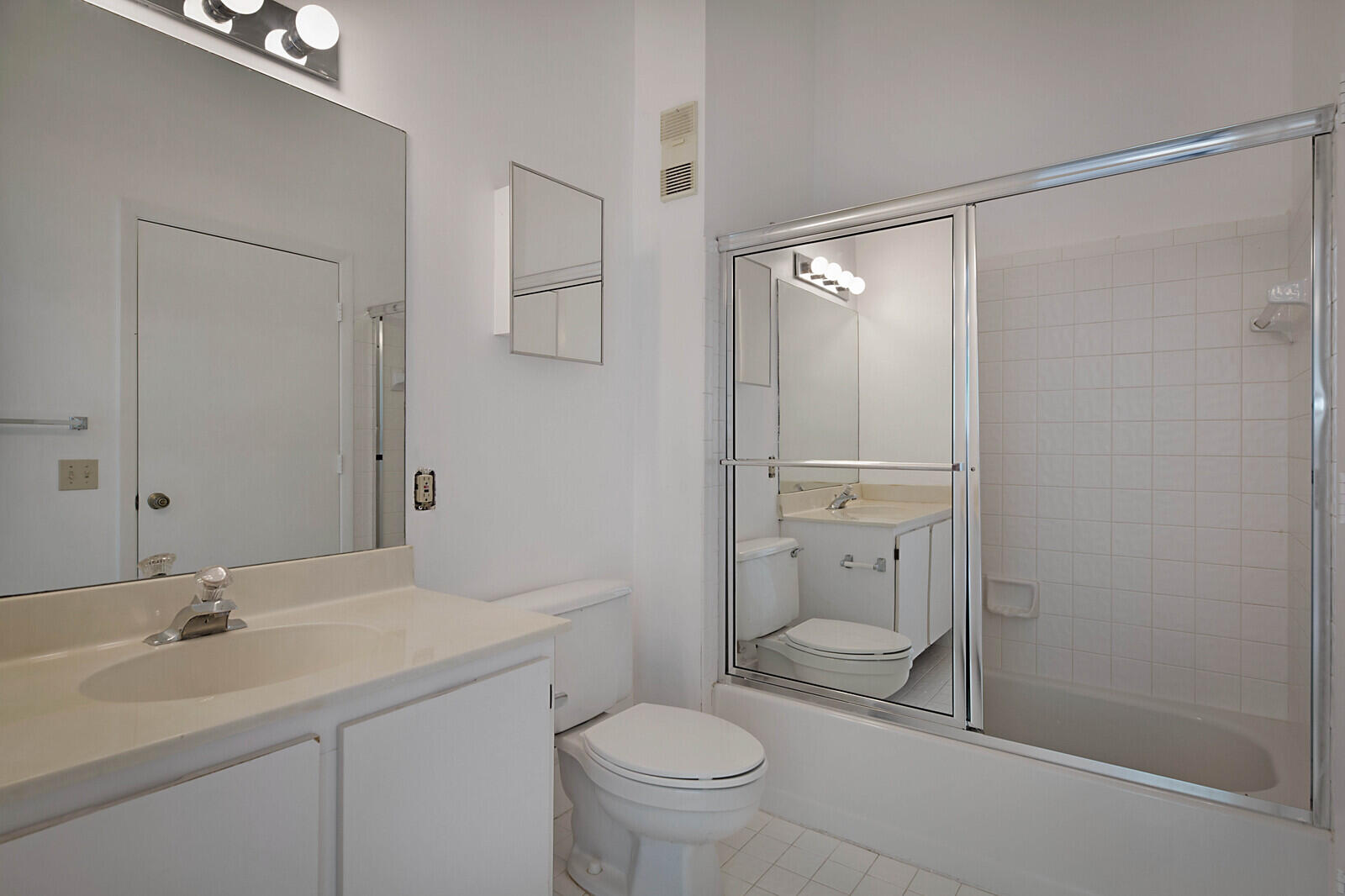 6069 Old Court Road, Unit 102 Boca Raton, FL 33433 - Photo 29 of 38 2nd Bathroom