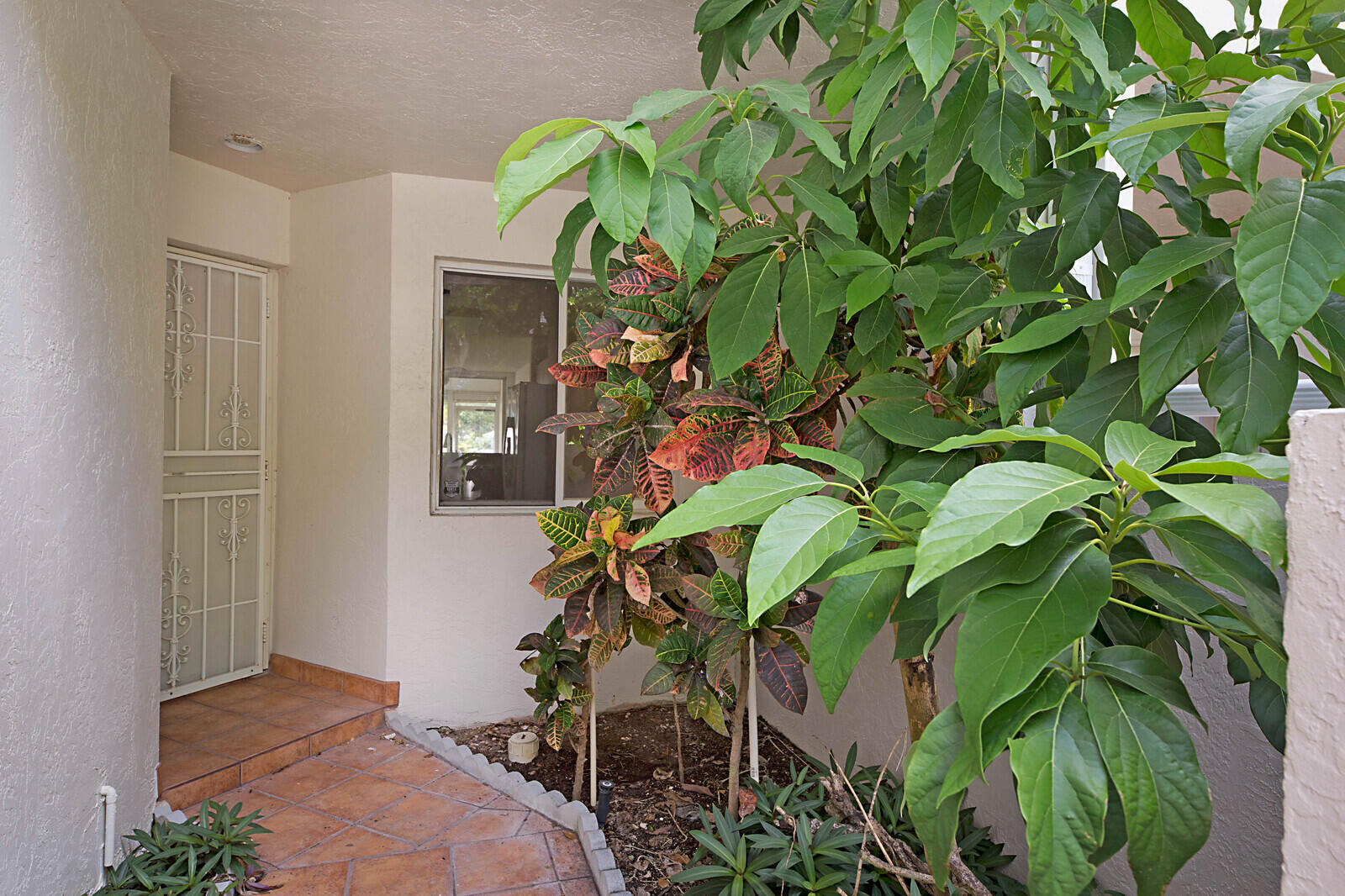 6069 Old Court Road, Unit 102 Boca Raton, FL 33433 - Photo 3 of 38 Private Entrance
