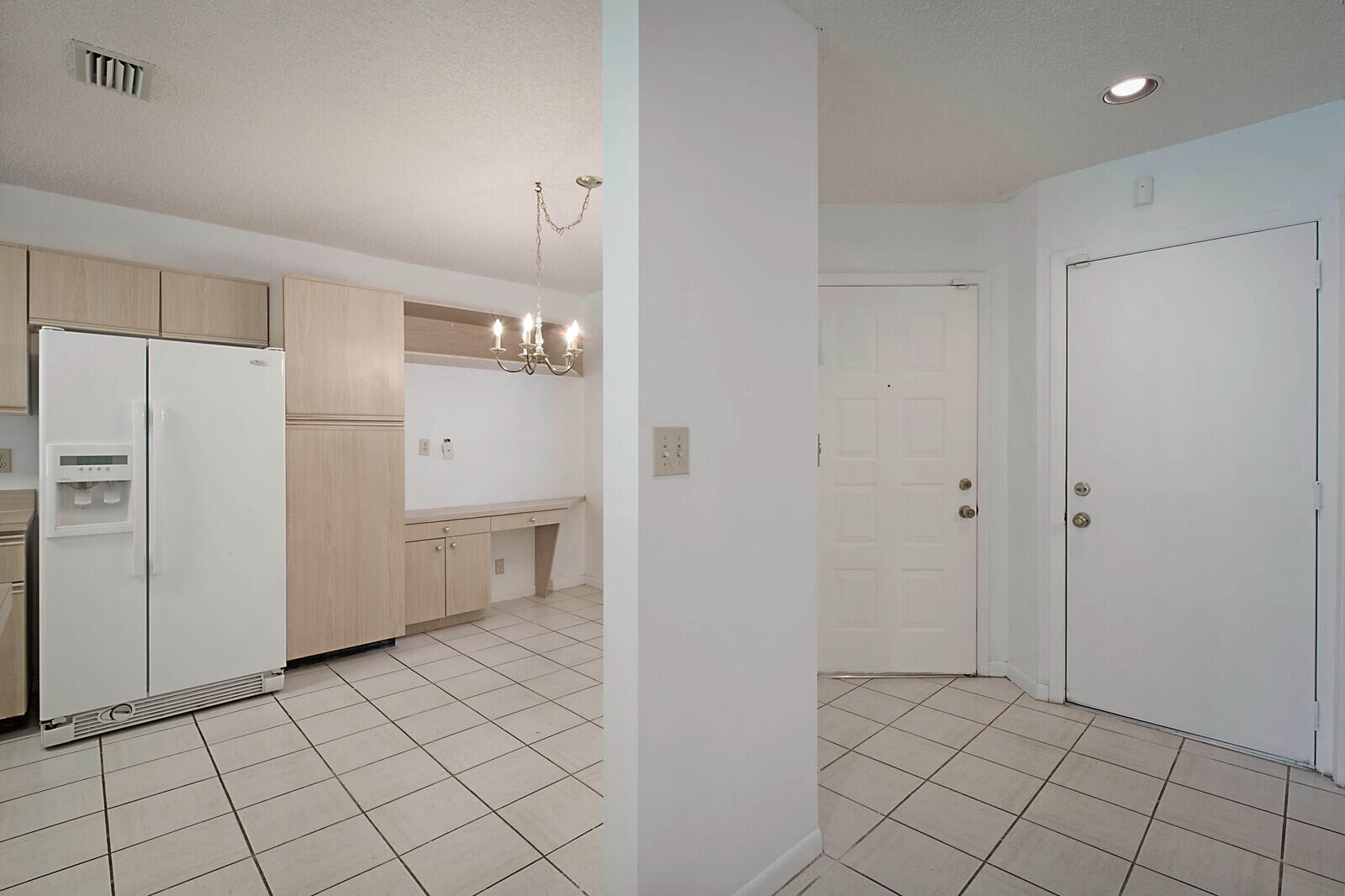 6069 Old Court Road, Unit 102 Boca Raton, FL 33433 - Photo 4 of 38 Foyer