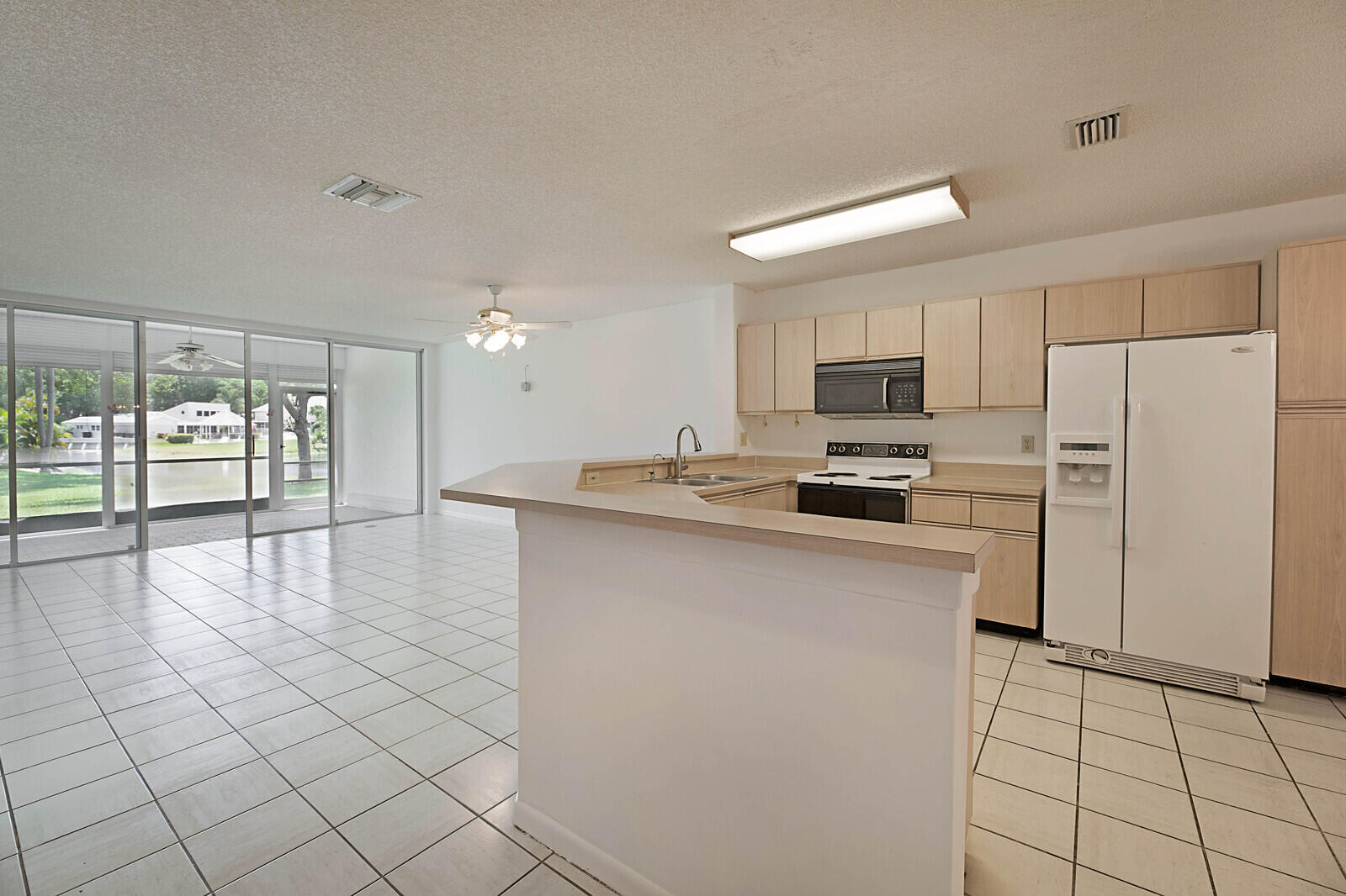 6069 Old Court Road, Unit 102 Boca Raton, FL 33433 - Photo 6 of 38 Kitchen