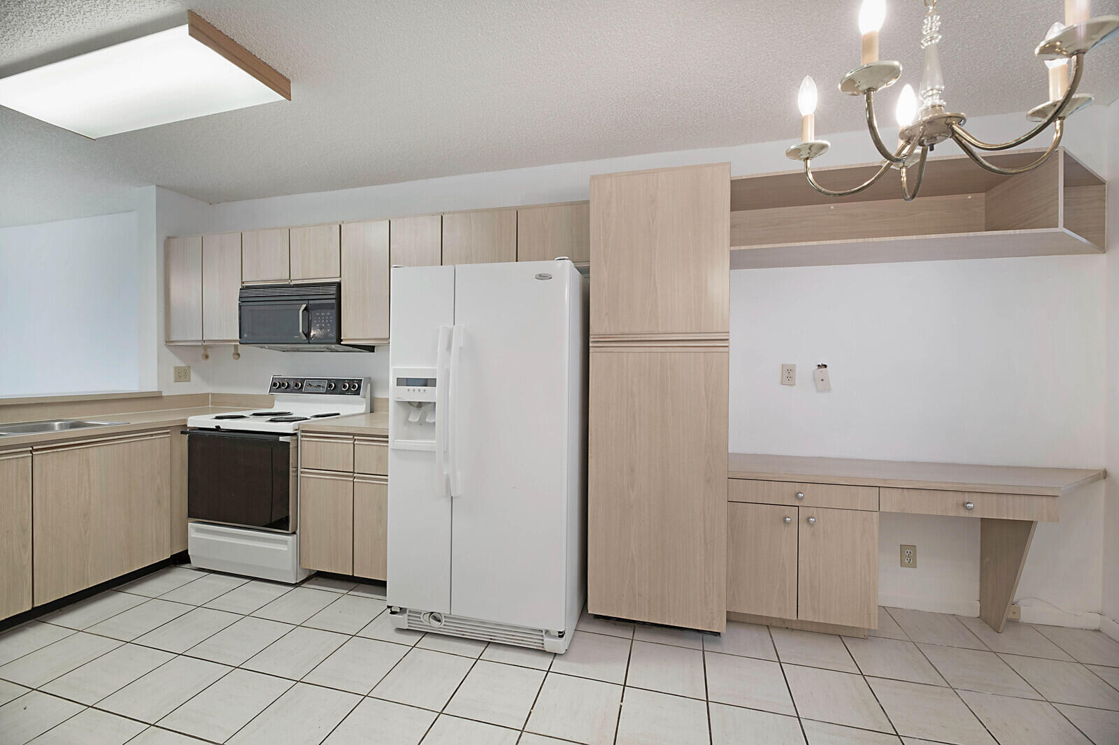 6069 Old Court Road, Unit 102 Boca Raton, FL 33433 - Photo 9 of 38 Kitchen