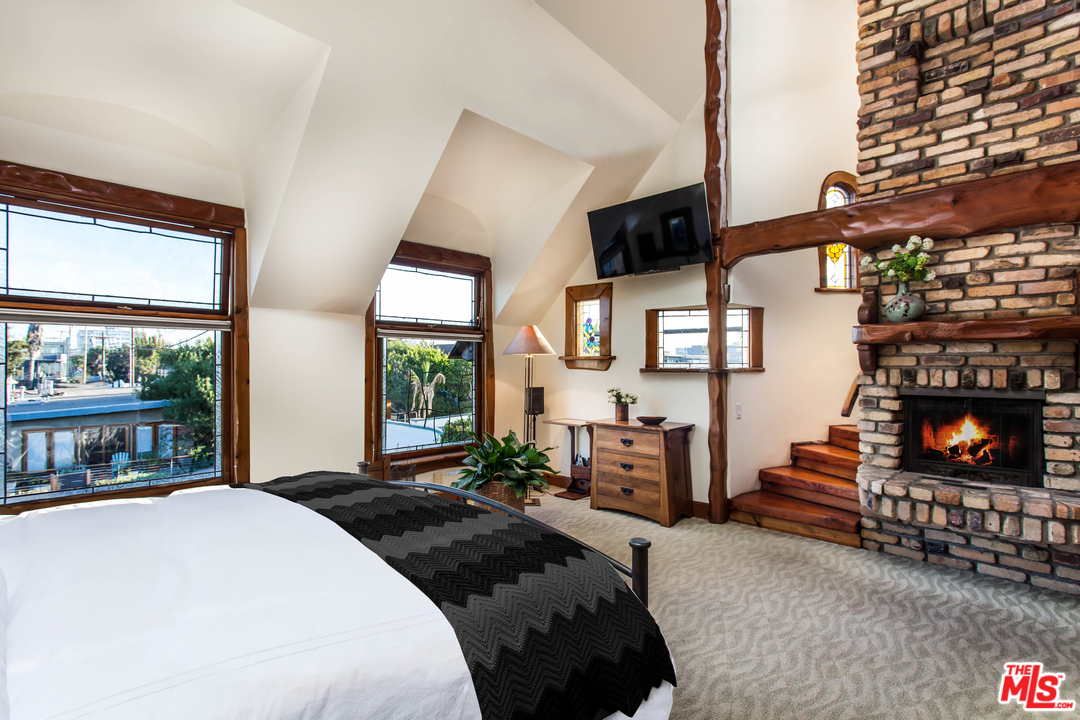 401 Carroll Canal Venice, CA 90291 - Photo 12 of 15