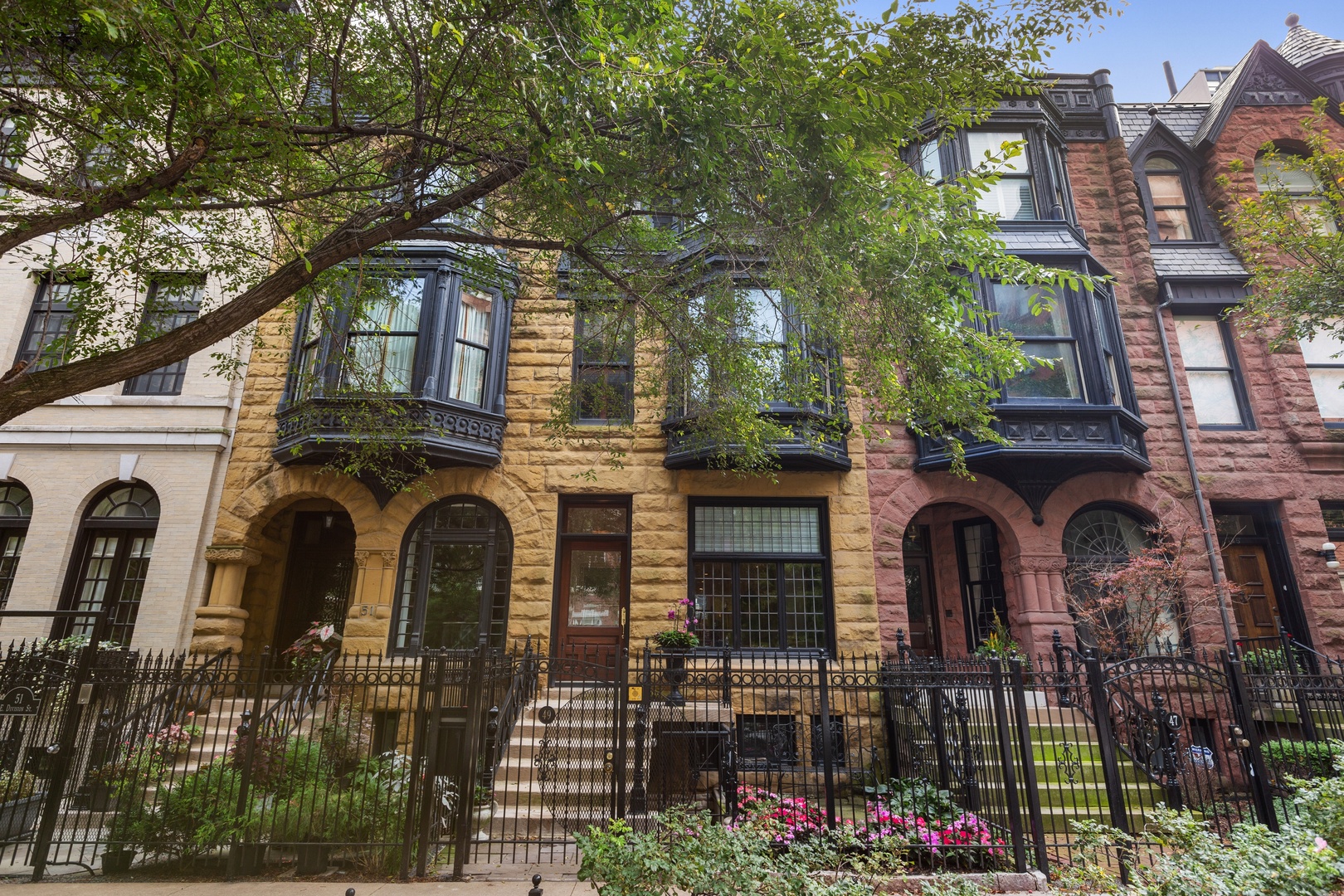 49 East Division Street Chicago, IL 60611 - Photo 2 of 23