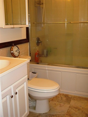 4514 Oneida Street Duluth, MN 55804 - Photo 11 of 17 Master Bath