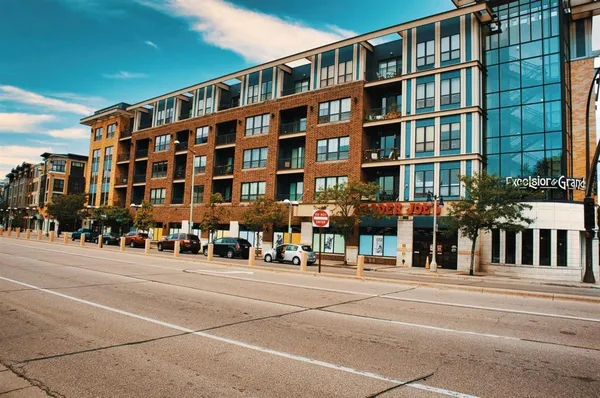 $2,795 | 3825 Ewing Avenue South, Minneapolis, MN 55410