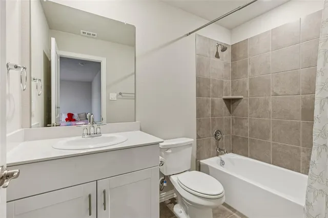 a view of a house with backyard and porch