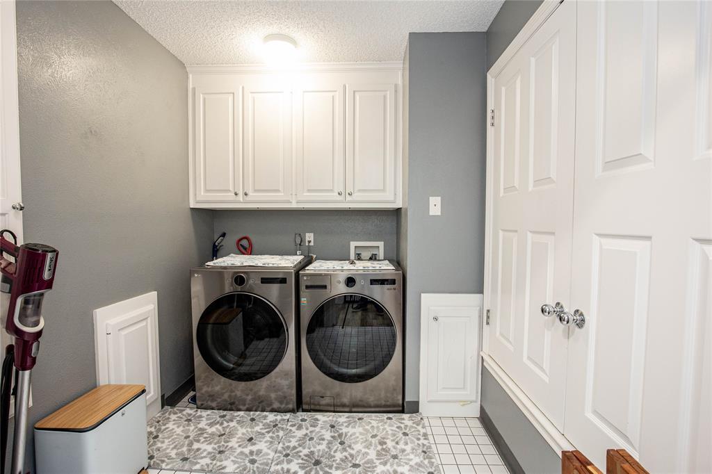 735 Willow Grove Road Woodway, TX 76712 - Photo 18 of 39 a bathroom with a granite countertop toilet and a sink