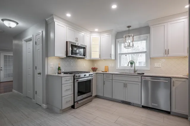 $719,900 | 34 Lindsay Road, Hooksett, NH 03106