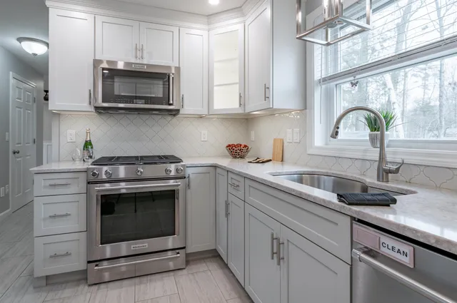 $719,900 | 34 Lindsay Road, Hooksett, NH 03106