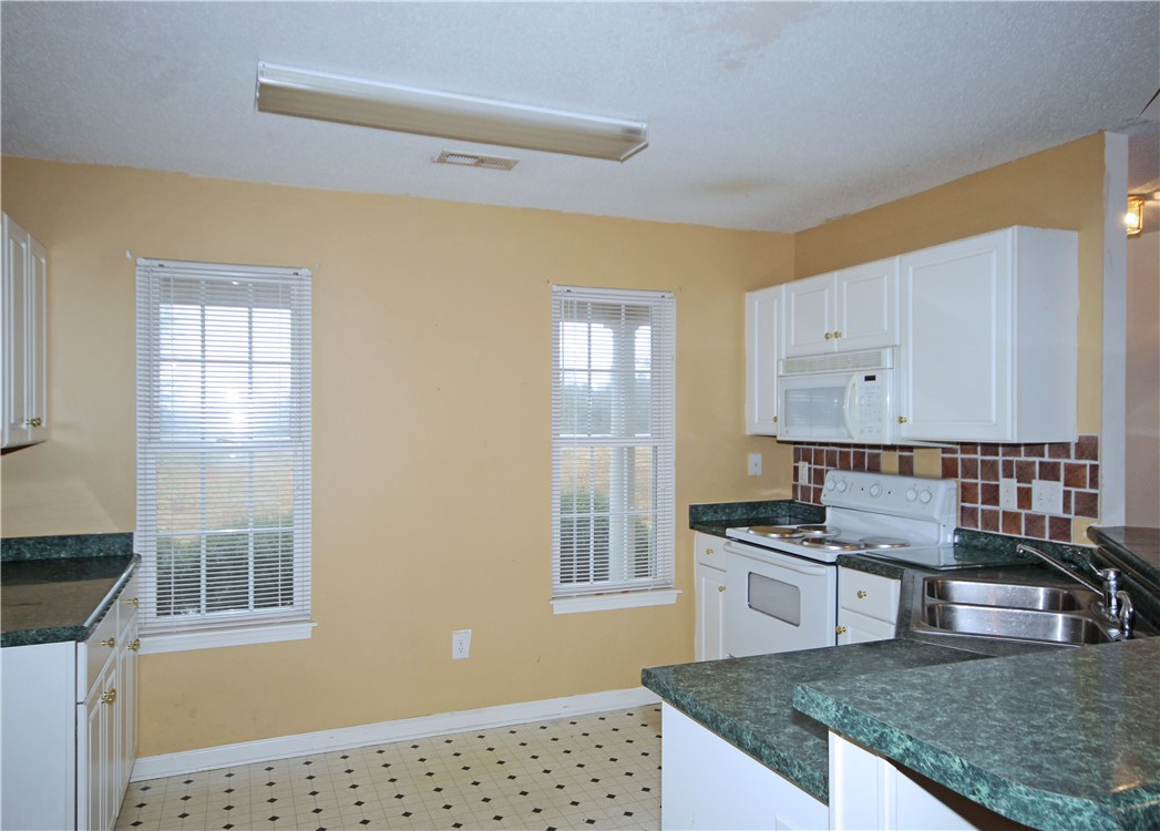 612 Friendship Road Seneca, SC 29678 - Photo 4 of 16 Gallery Image 4