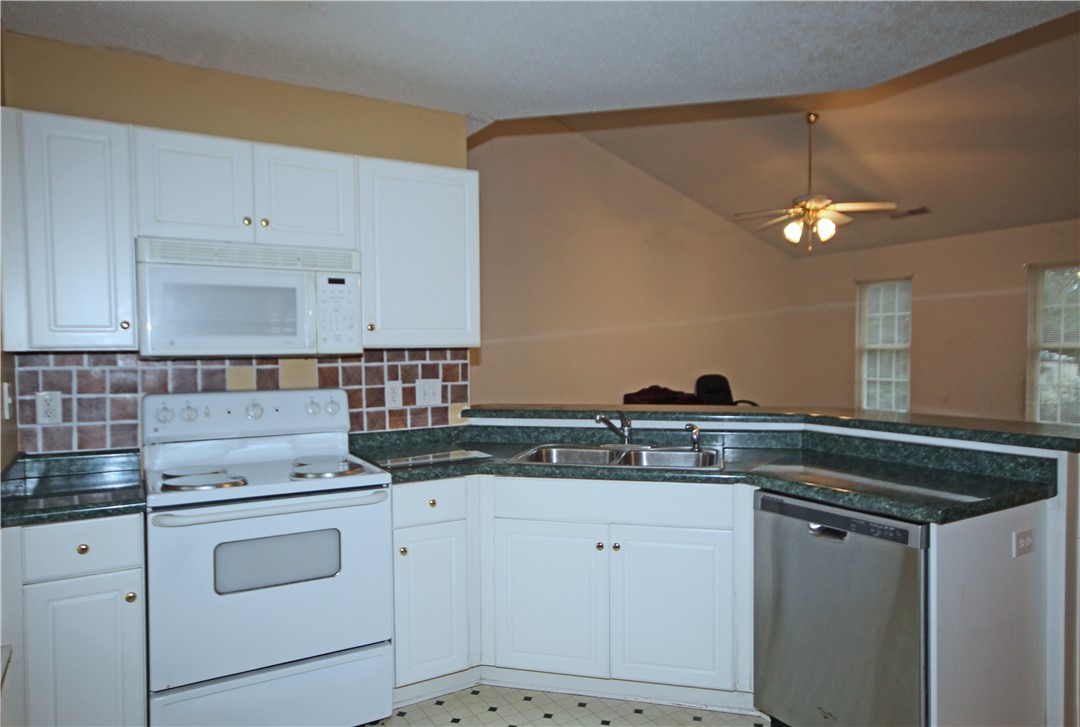 612 Friendship Road Seneca, SC 29678 - Photo 5 of 16 Gallery Image 5