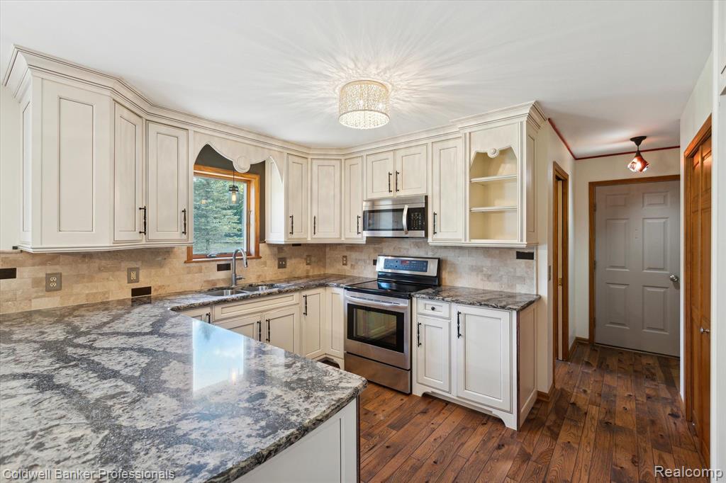 6443 Coldwater Road Flushing, MI 48433 - Photo 11 of 41