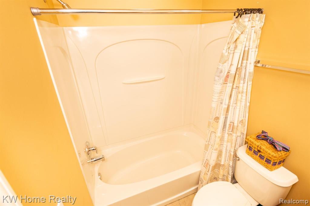 48231 Glenmount Road Canton, MI 48187 - Photo 35 of 70 Gallery Image 35