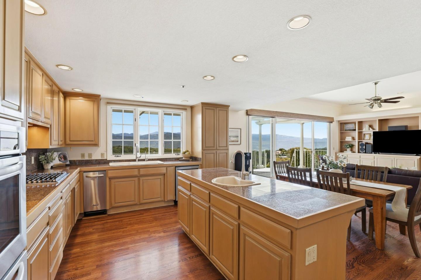 11142 Saddle Road Monterey, CA 93940 - Photo 13 of 79