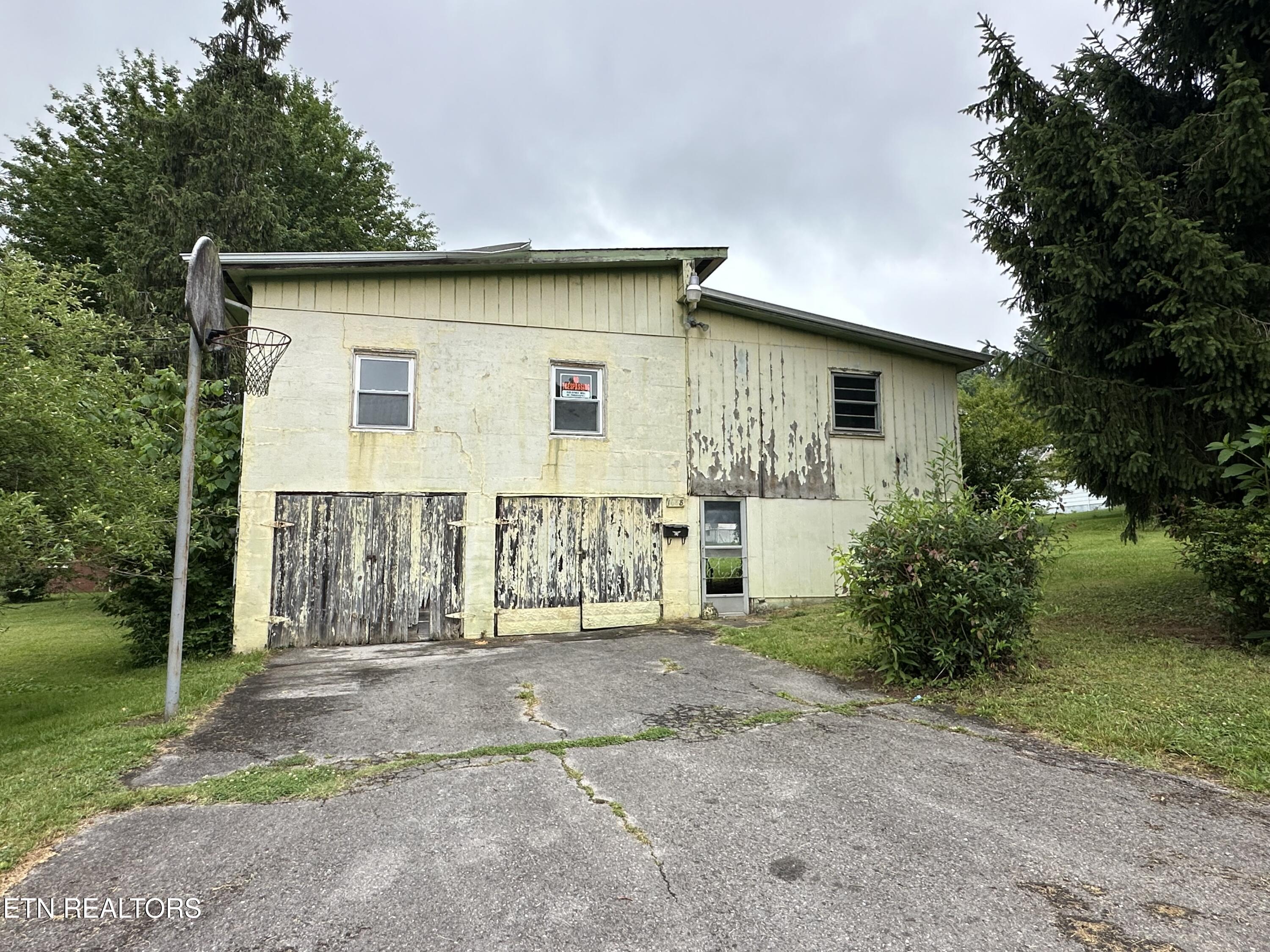 1688 Ridgeway Drive Kingsport, TN 37664 - Photo 2 of 8 IMG-3675