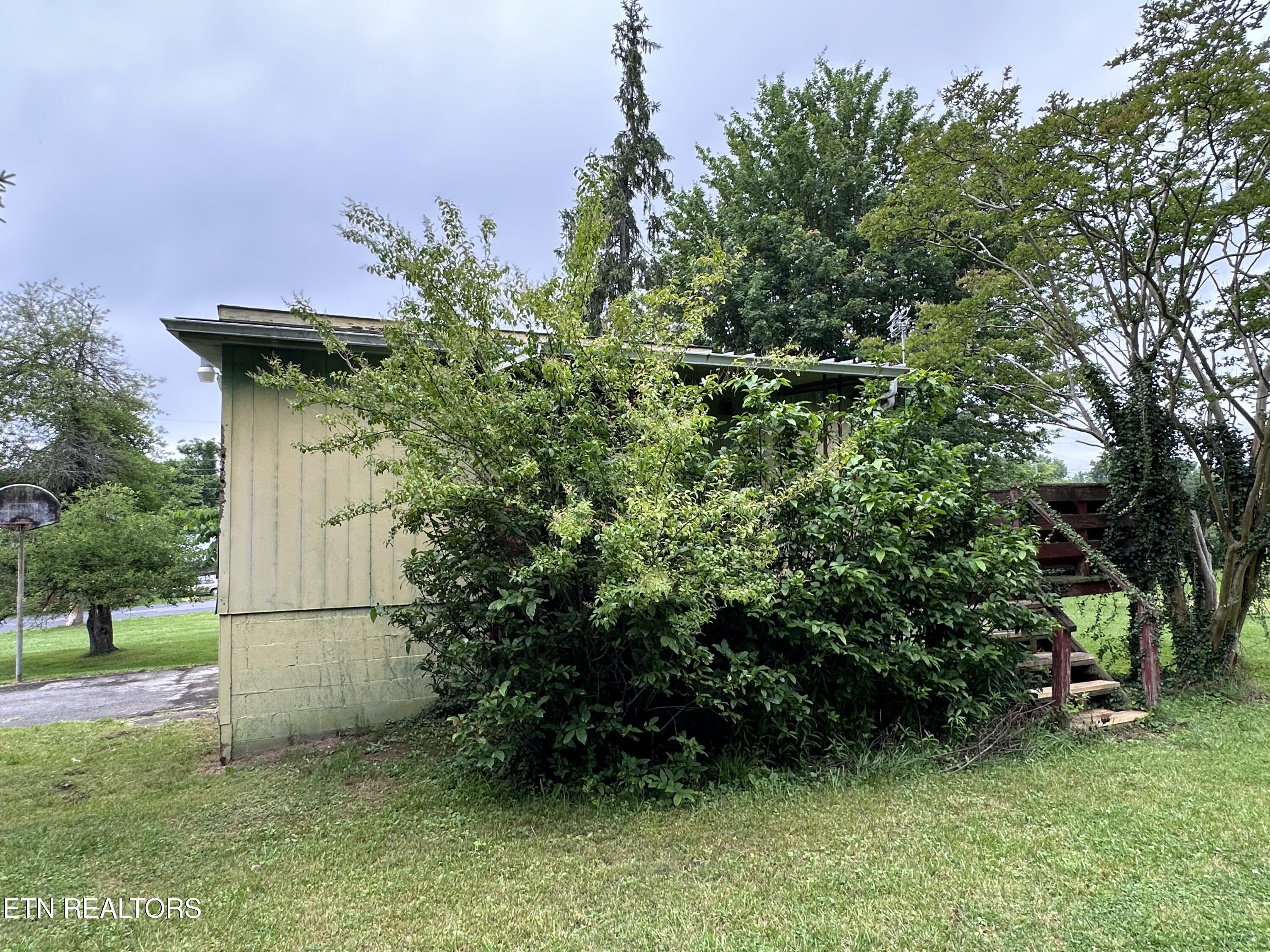 1688 Ridgeway Drive Kingsport, TN 37664 - Photo 5 of 8 IMG-3671