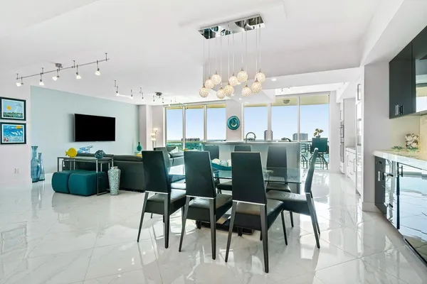 $5,900 | 2640 Lake Shore Drive, Unit 2307, Riviera Beach, FL 33404
